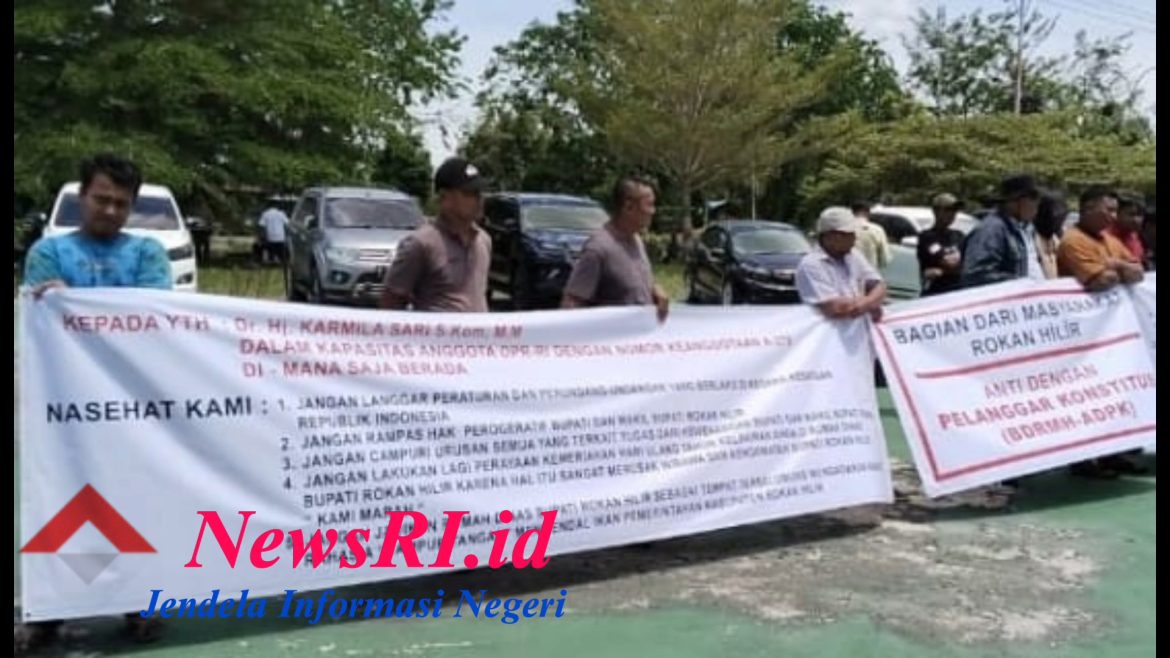 Dipicu Angkat Pjs. Penghulu dari Kalangan Guru, Kesehatan dan Penjaga Sekolah, Ratusan Masyarakat Gelar Aksi Demo di Depan Kantor Bupati Rohil