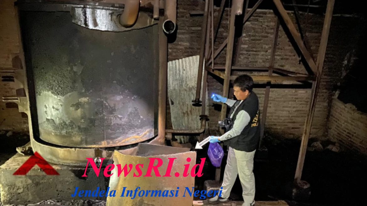 Pabrik Triplek PT. Kayu Alam Lestari di Pekalongan Terbakar