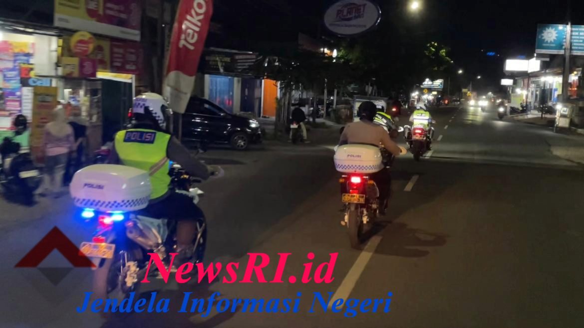 Gunakan Sepeda Motor, Kapolres Pekalongan Patroli Pantau Sitkamtibmas Wilayahnya Saat Malam Idul Adha