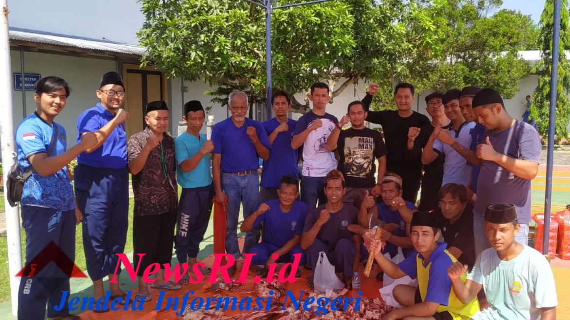 Penyembelihan Hewan Kurban Hari Raya Idul Adha 1446 H di Lapas Narkotika Kelas IIA Cirebon