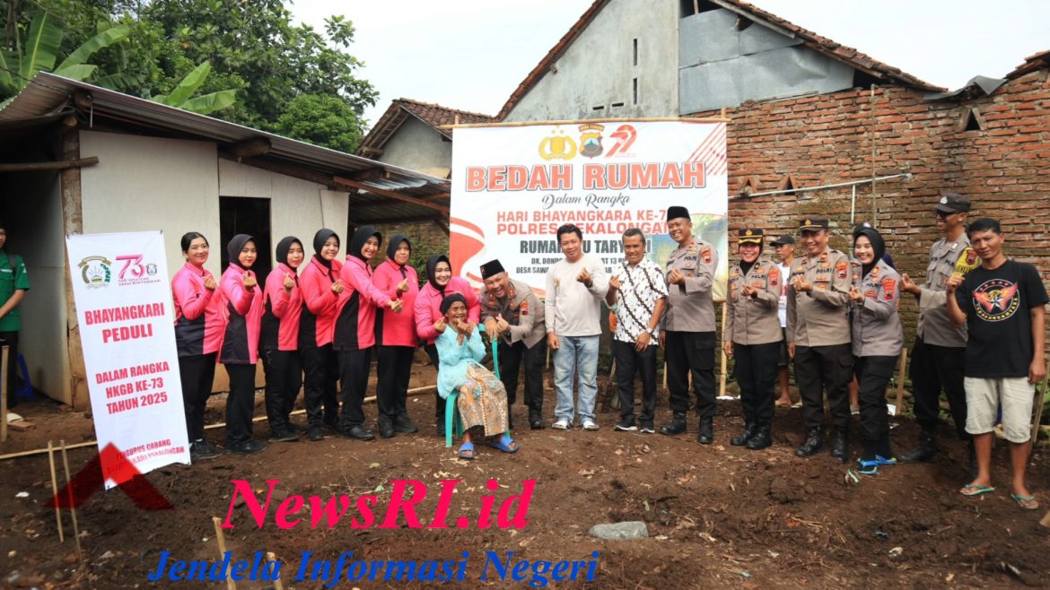 Sambut HUT Bhayangkara Ke-79, Mbah Taryumi Dapatkan Program Bedah Rumah dari Polres Pekalongan