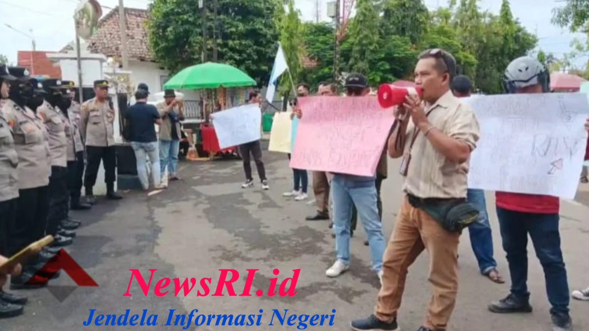 PPPI Geruduk Pendopo Bupati Indramayu Syaefudin Tuntut Wabup Mundur dari Jabatannya