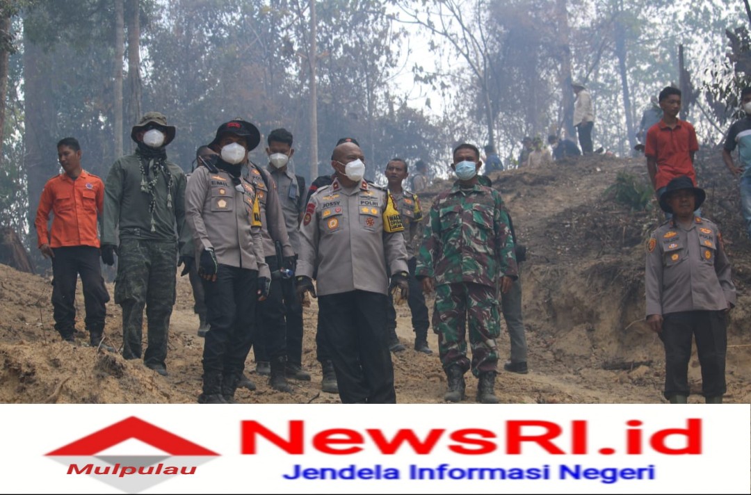 Wakapolda Riau Bersama Bupati Rokan Hulu Pimpin Pemadaman Api Diwilayah Rohul