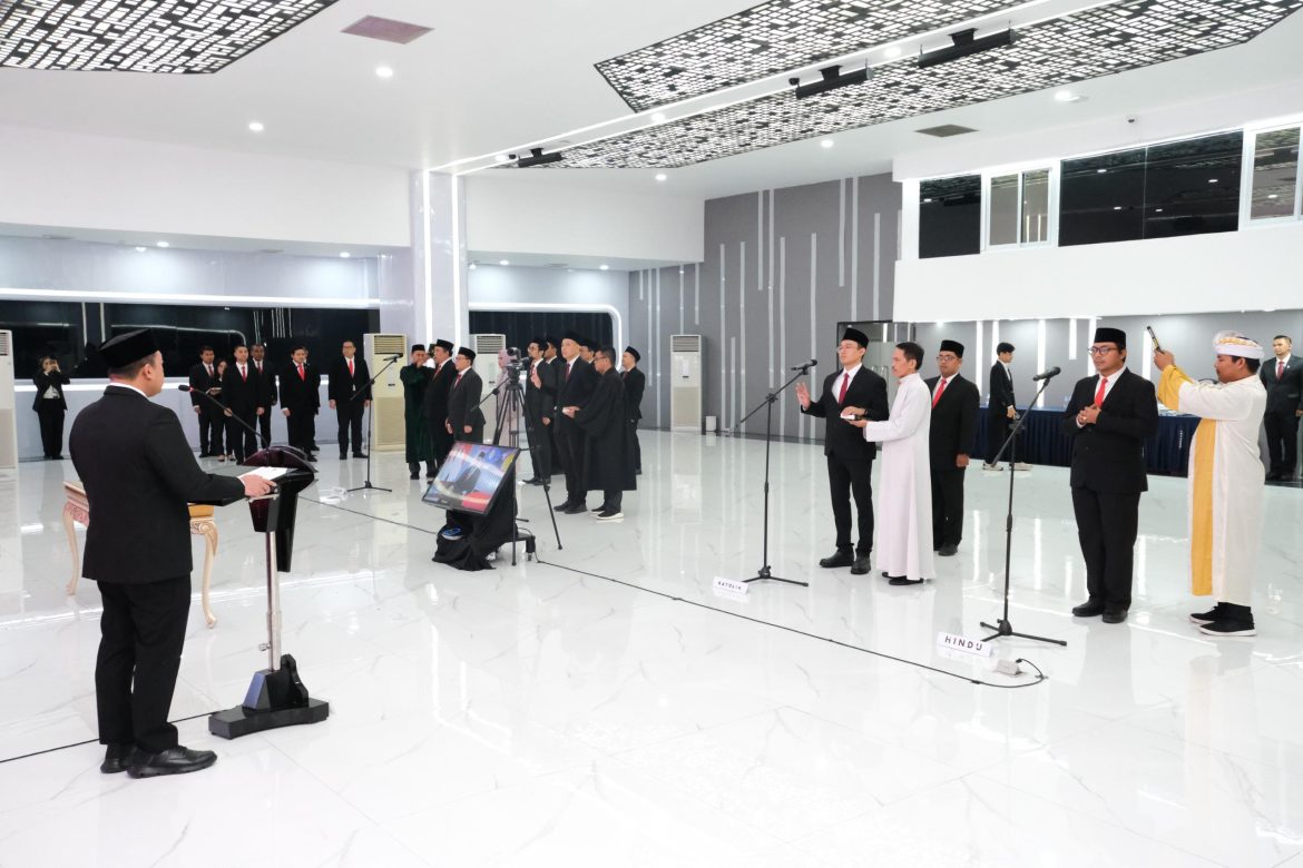 Lantik 79 Pejabat Struktural Se-Indonesia, Menteri Nusron Tekankan Semangat _Nationwide_ dan Sistem Meritokrasi