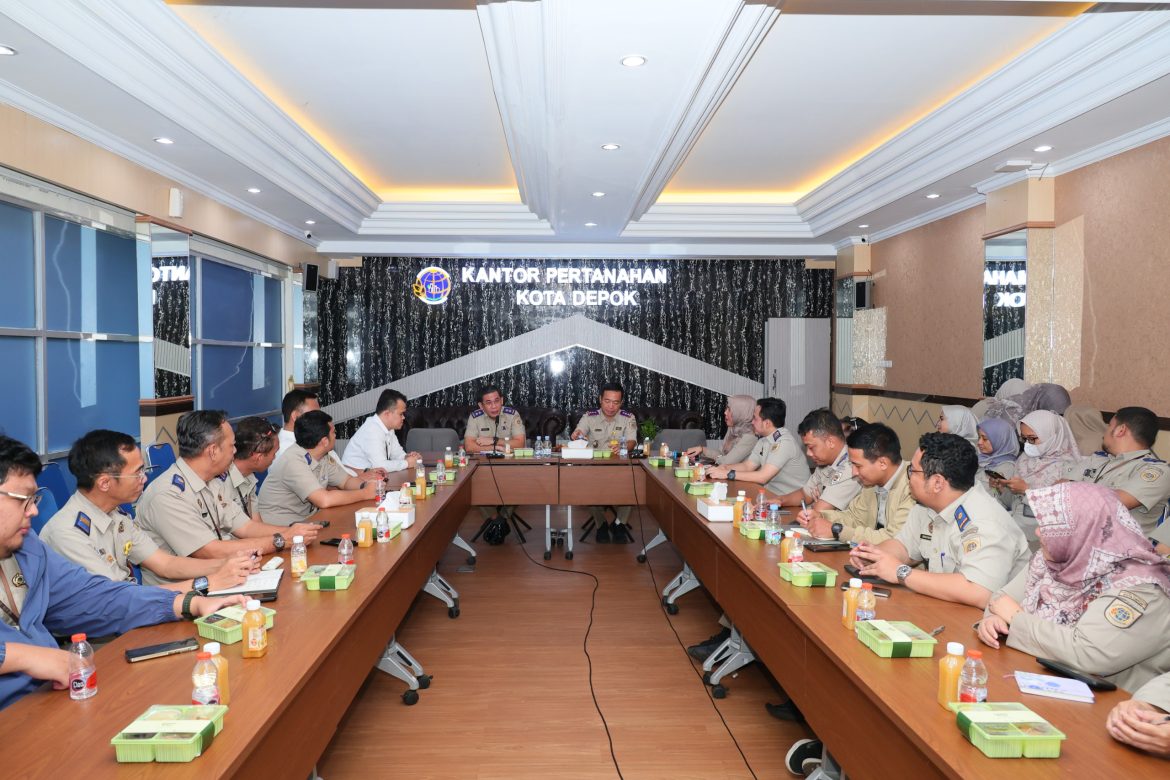 Lakukan Penguatan Strakom di Kantah Kota Depok, Karo Humas dan Protokol Beri Pesan agar Layanan Tersampaikan ke Masyarakat