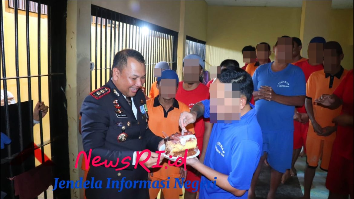 Kapolres Pekalongan AKBP Doni Berbagi Kue Ulang Tahun Bersama Tahanan, Warnai Momen Hari Bhayangkara Ke-79 