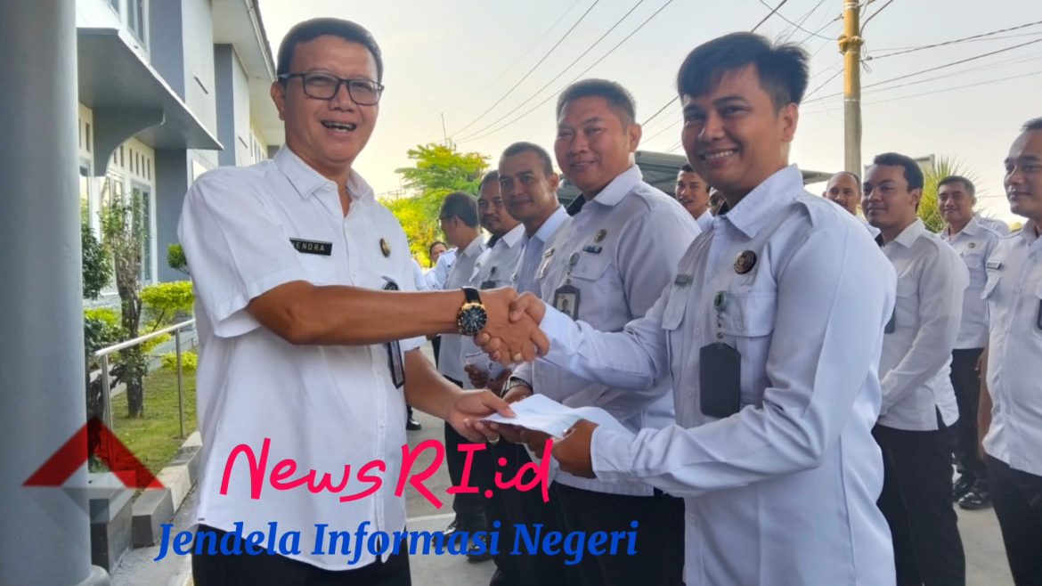 Koperasi KPPDK Lapas Narkotika Kelas IIA Cirebon Berikan Dana Pendidikan untuk Anak Pegawai Berprestasi