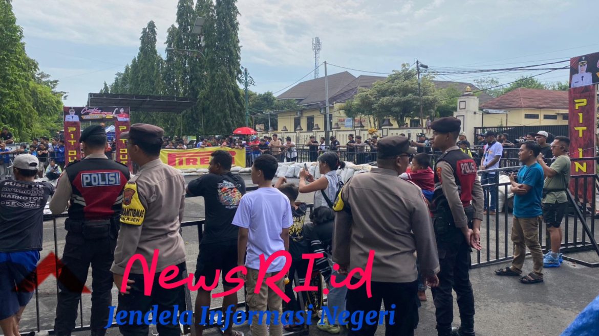 Sejumlah Polisi Amankan Kejuaraan Road Race Casytha Manahadap Putaran 2 Tahun 2025