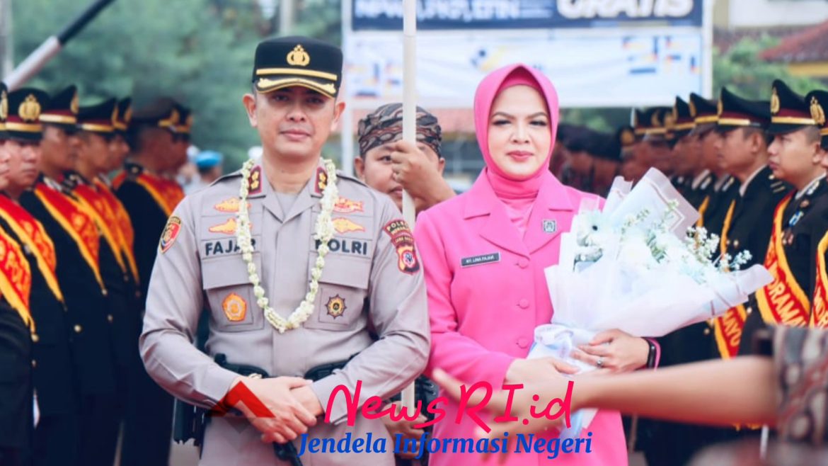 Pedang Pora Iringi Pisah Sambut Kapolres Indramayu AKBP Ari Setyawan Wibowo Kepada AKBP Mochamad Fajar Gemilang