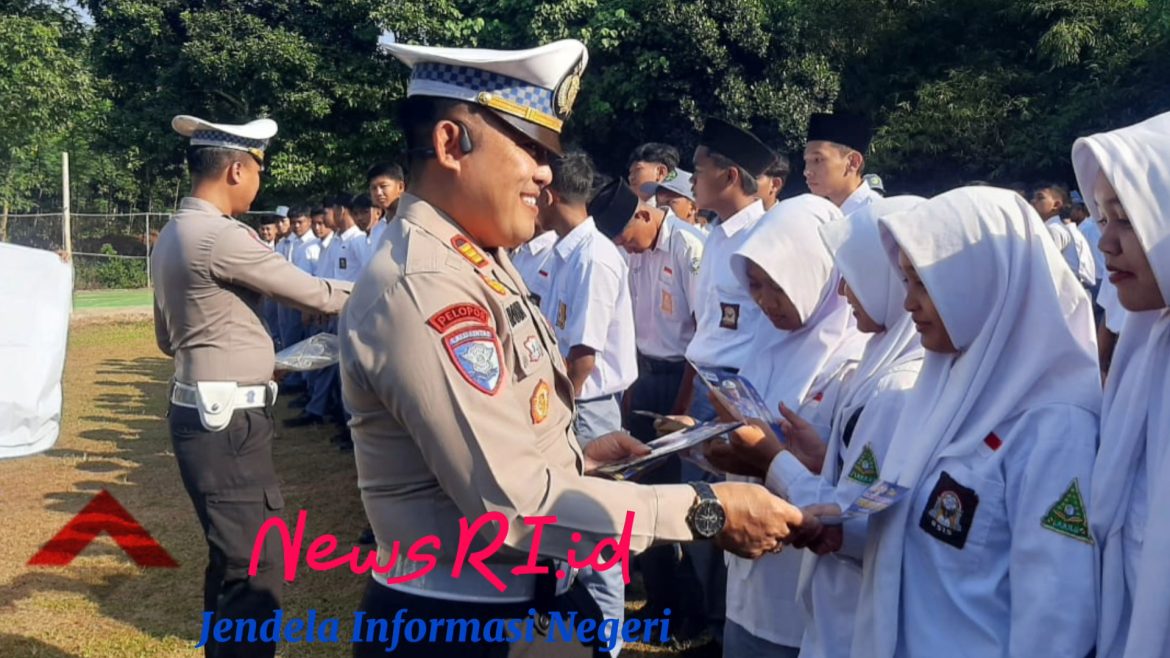 Kasat Lantas Polres Pekalongan Ajak Pelajar SMK Ma’arif NU Kajen Jadi Pelopor Keselamatan Berlalu Lintas