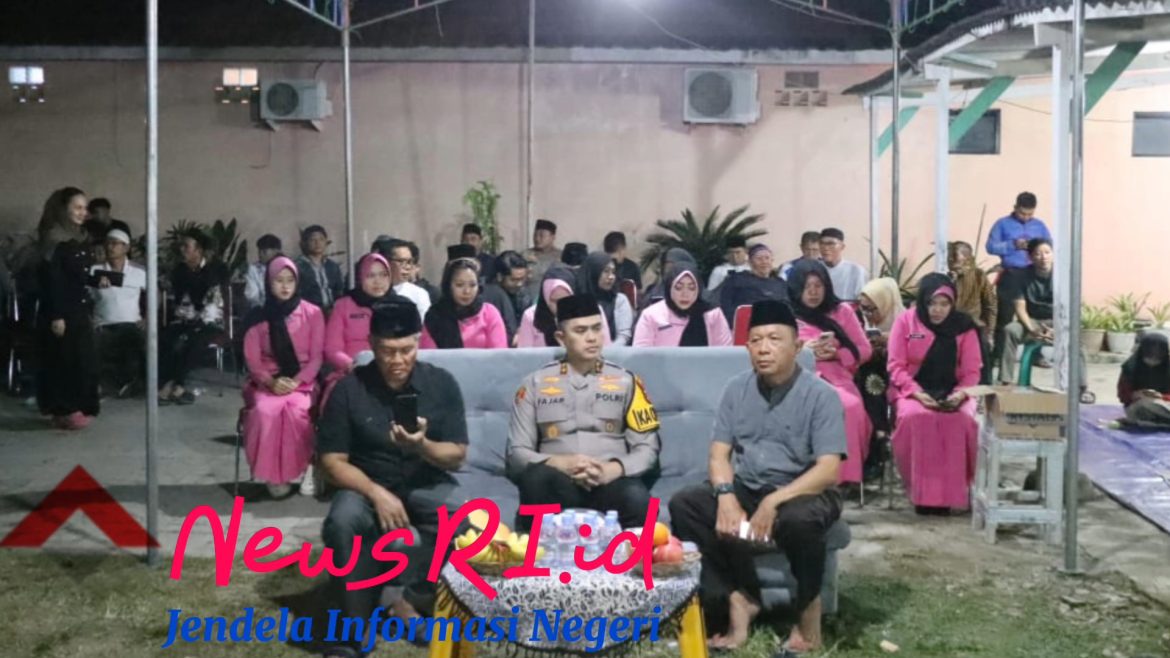 Kapolres Takziah ke Kediaman Duka Kasat Binmas Polres Indramayu