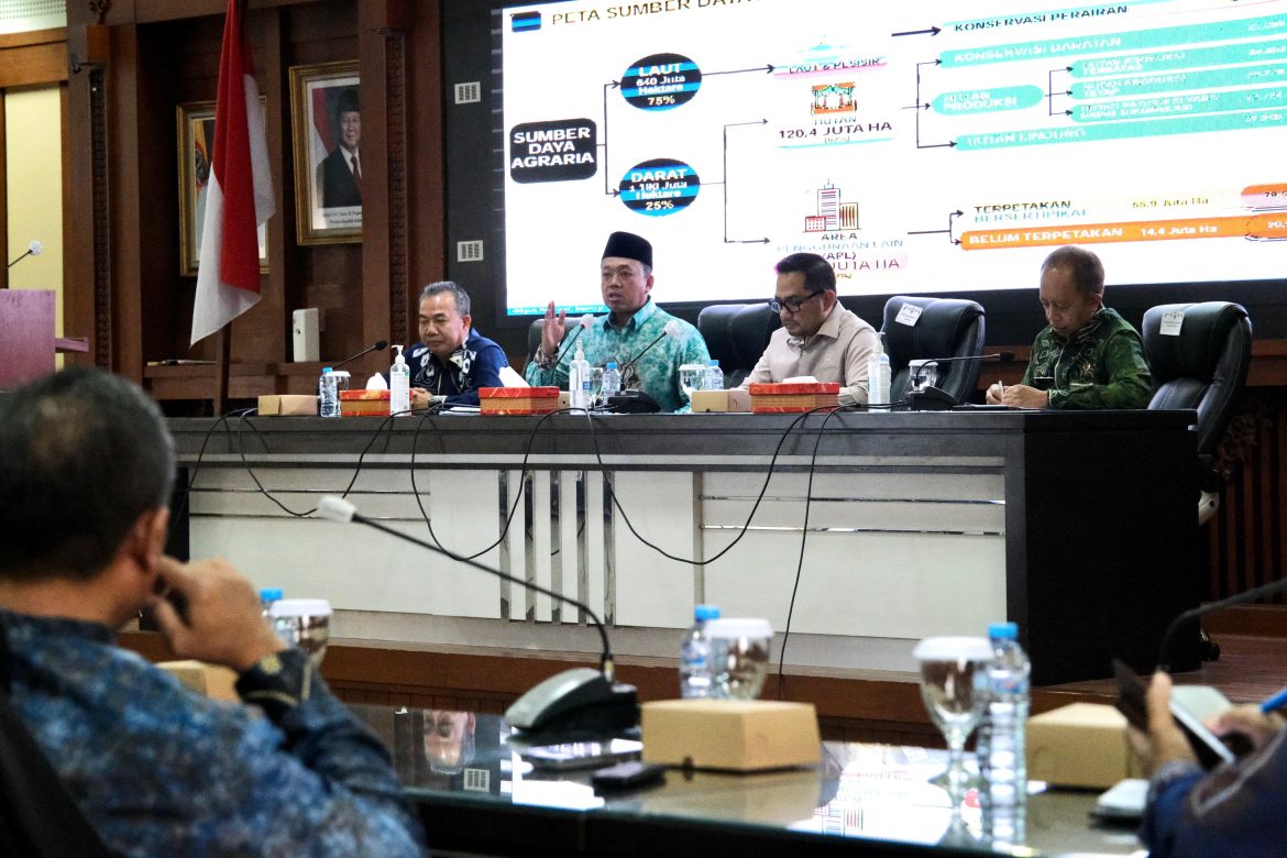 Menteri Nusron Ajak Pemerintah Daerah Se-Kalimantan Selatan Kawal Empat Program Strategis Kementerian ATR/BPN