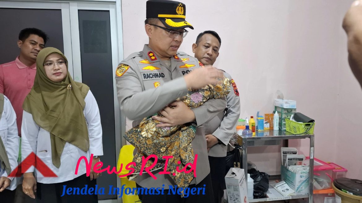 Geger! Bayi Perempuan Baru Lahir Ditemukan di Warung Kosong Sragi, Kapolres Turun Langsung ke Lokasi