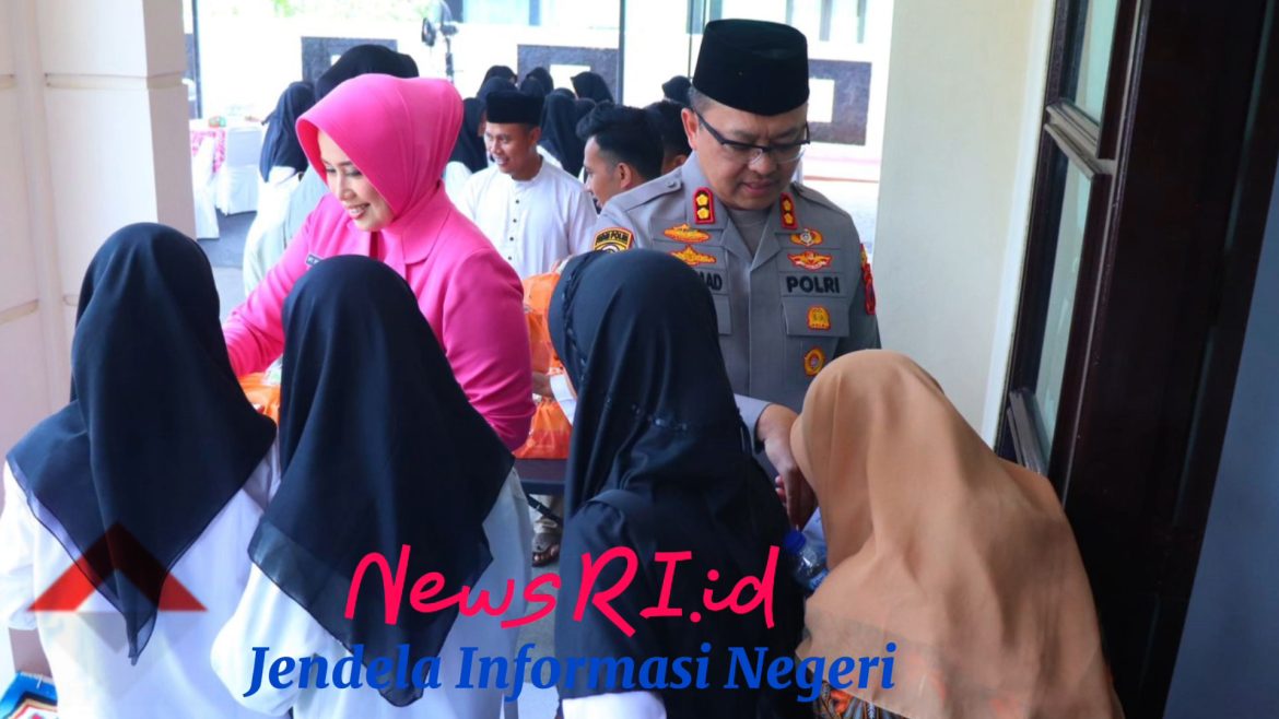 Kapolres Pekalongan Gelar Pengajian dan Santunan Anak Yatim Piatu di Rumah Dinas