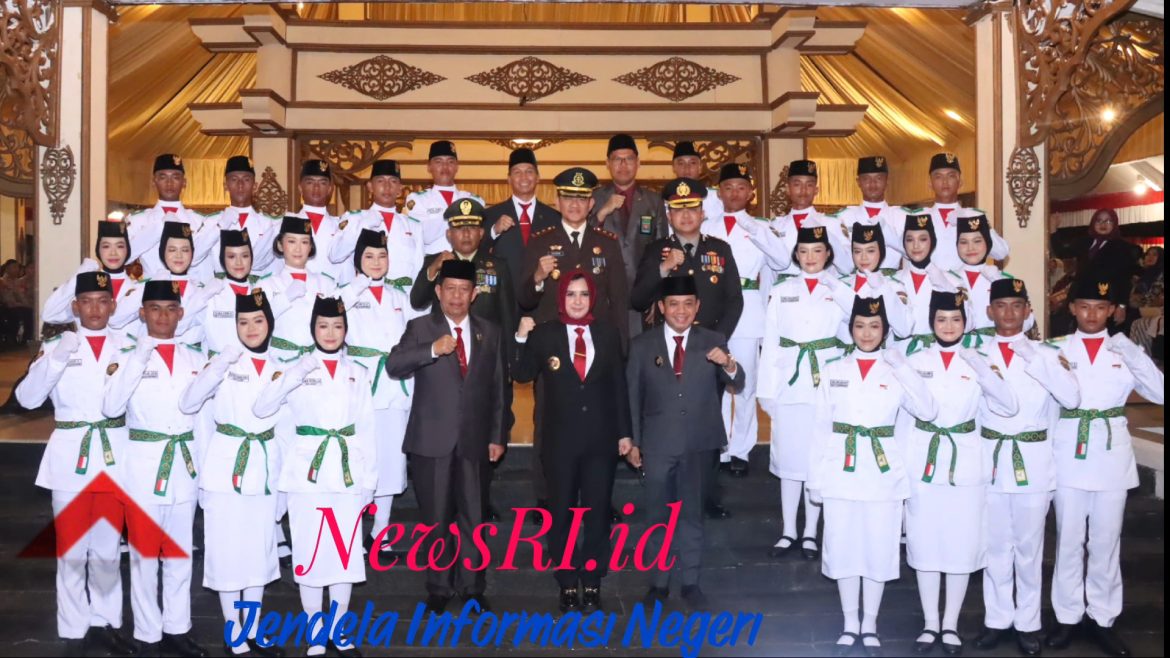 Kapolres Pekalongan Hadiri Pengukuhan Paskibraka 2025